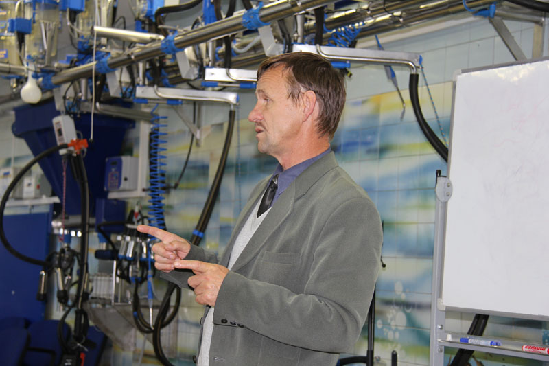 На вопросы гостей отвечает кандидат сельскохозяйственных наук А.М. Лапотко